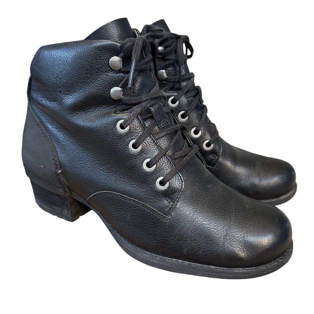 Merrell Shiloh Lace Up Boots Women's Size 8.5 Black Leather Classic J42456